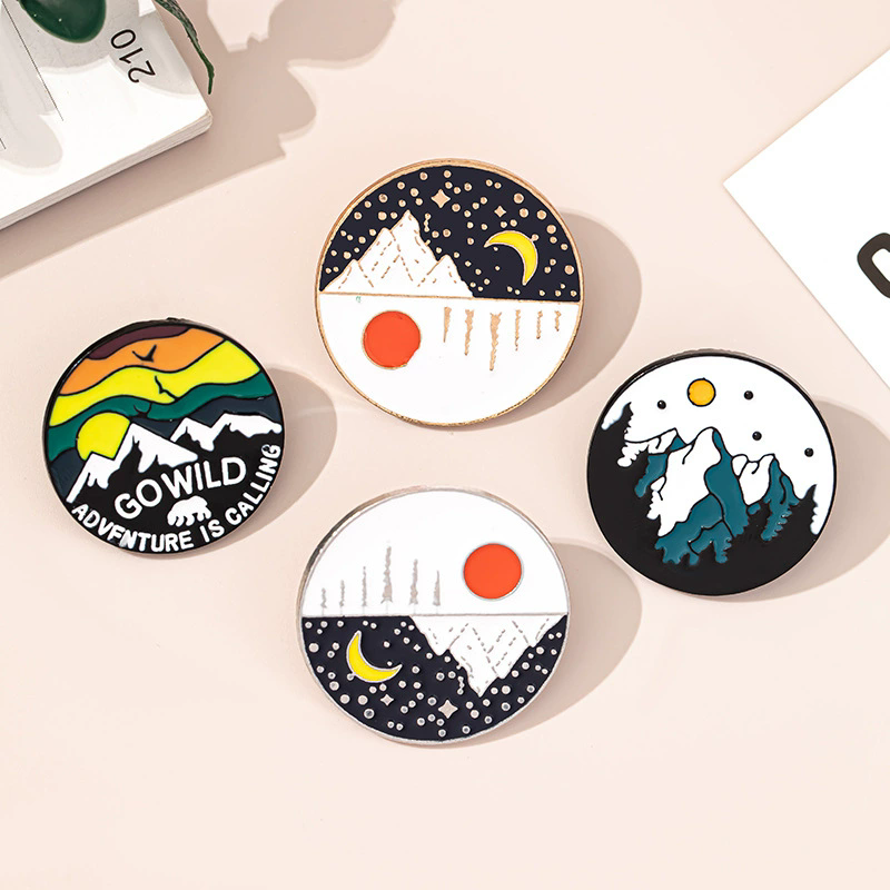 Outdoor Adventure Enamel Pins  - đánh giá và giá Outdoor Adventure Friends
